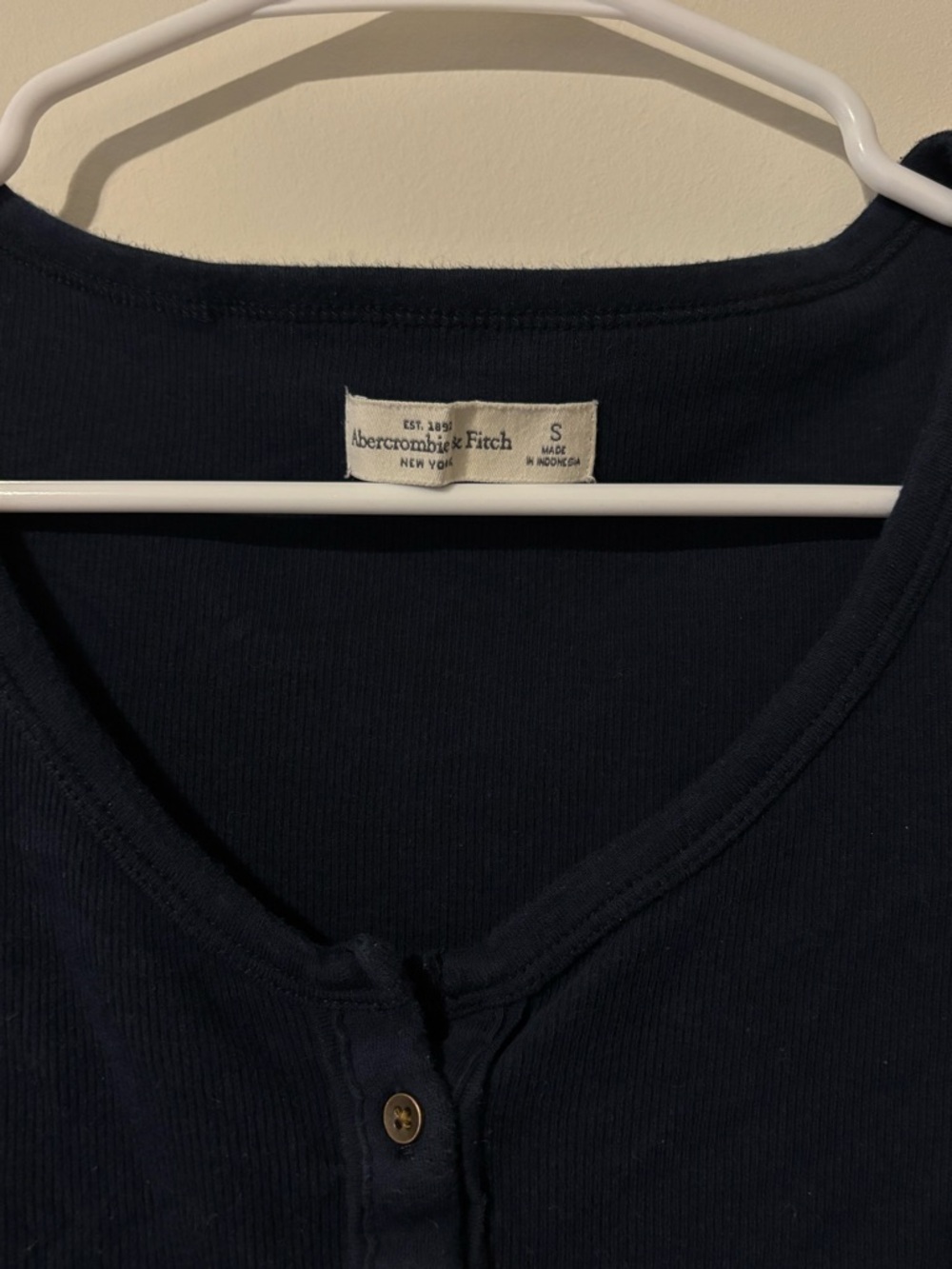 Abercrombie & Fitch Navy Y2K Bella Swan Ribbed Henley Long-Sleeve Top Size Small - Picture 4 of 7